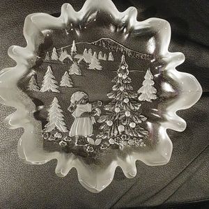 Mikasa Christmas story bon bon plate